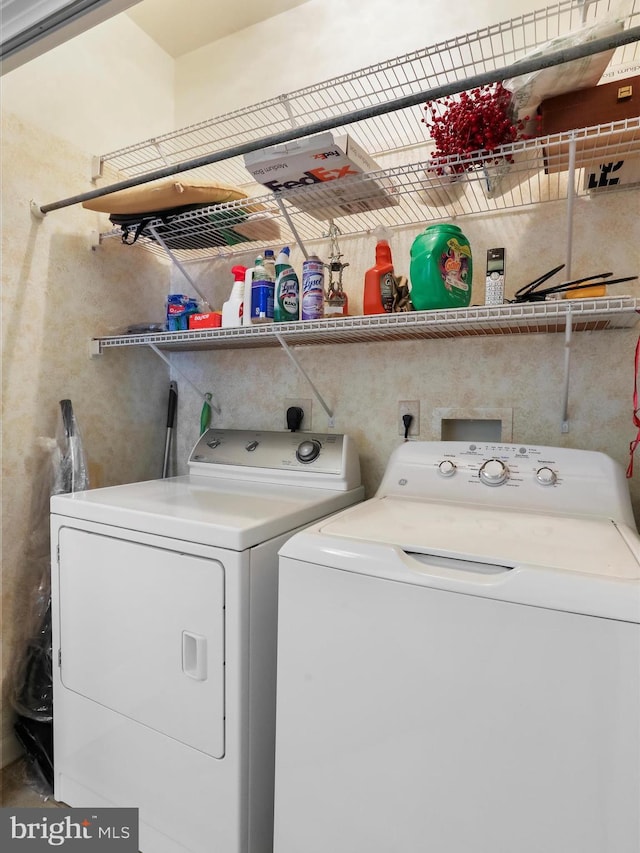 clothes washing area featuring washing machine and clothes dryer