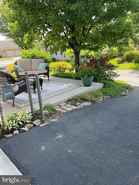 view of home's community with a patio