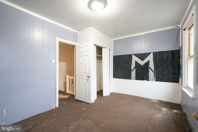 unfurnished bedroom featuring a closet