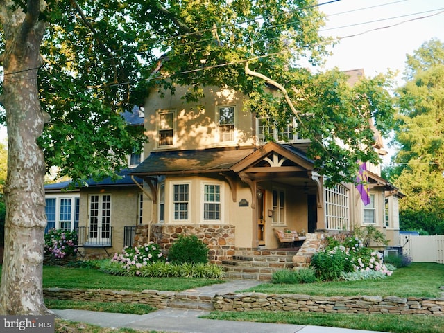 view of front of house with a front yard