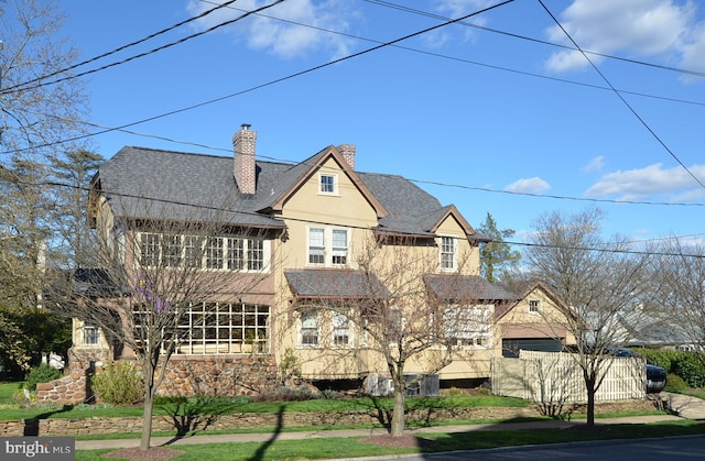 view of front of home with a front lawn