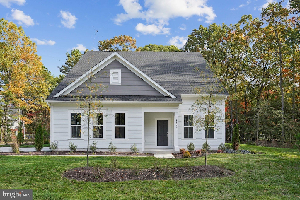 view of front of home featuring a front lawn