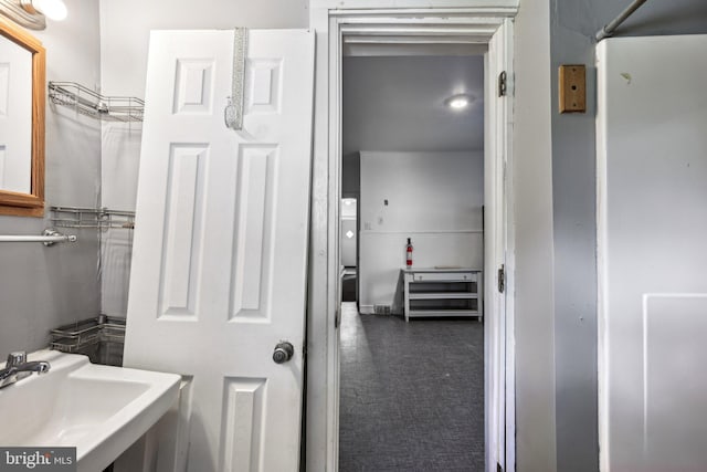 bathroom featuring sink