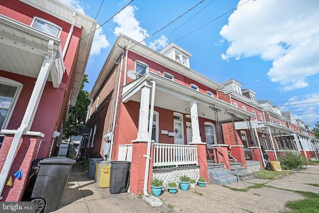 townhome / multi-family property with a porch