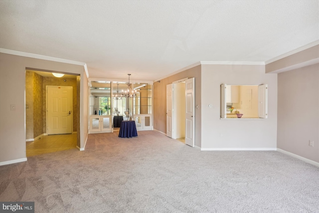 empty room with carpet, an inviting chandelier, and crown molding