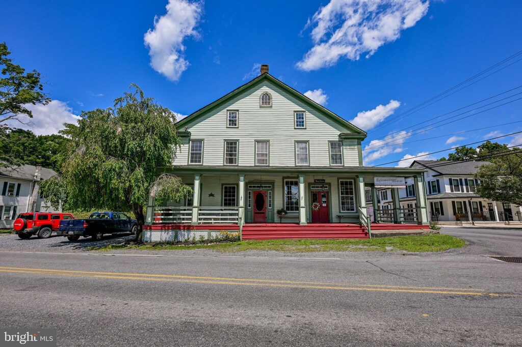 view of front facade with a porch