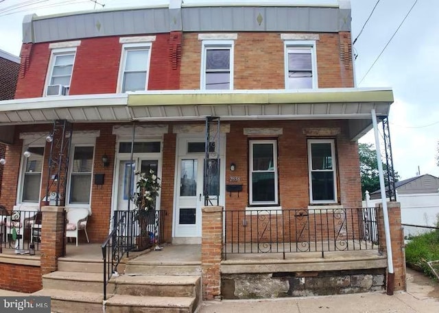 view of front facade with covered porch