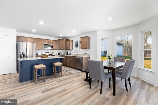 dining area featuring light wood-style floors, recessed lighting, and baseboards