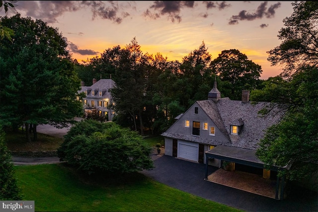 view of aerial view at dusk