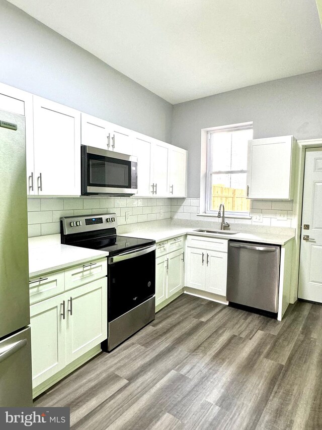 kitchen with a sink, backsplash, and stainless steel appliances