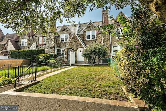 view of front of home with a front yard