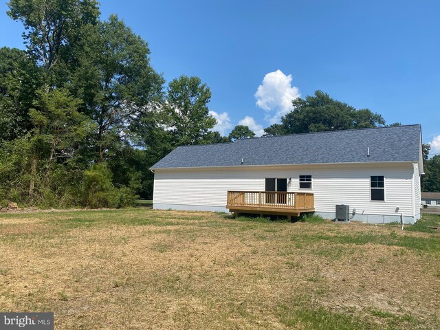 view of front facade featuring a garage and a porch