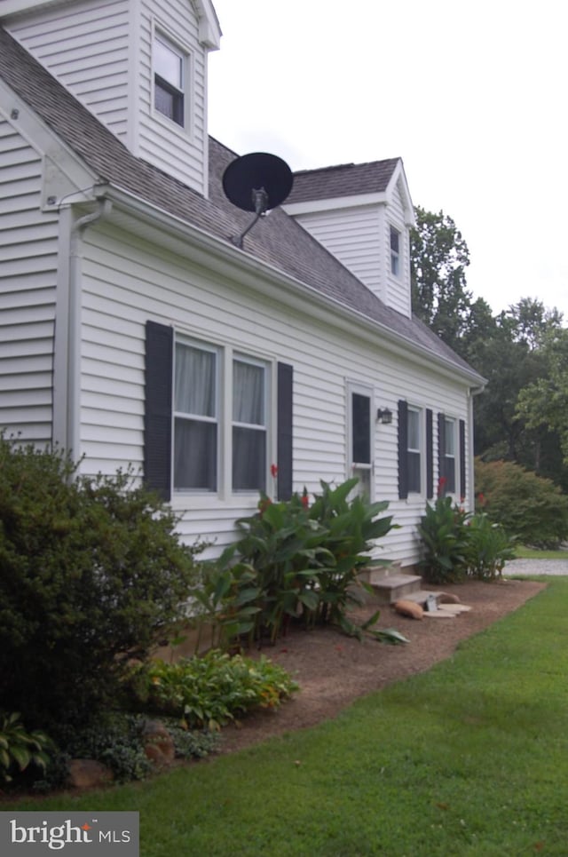 view of front of house featuring a front yard