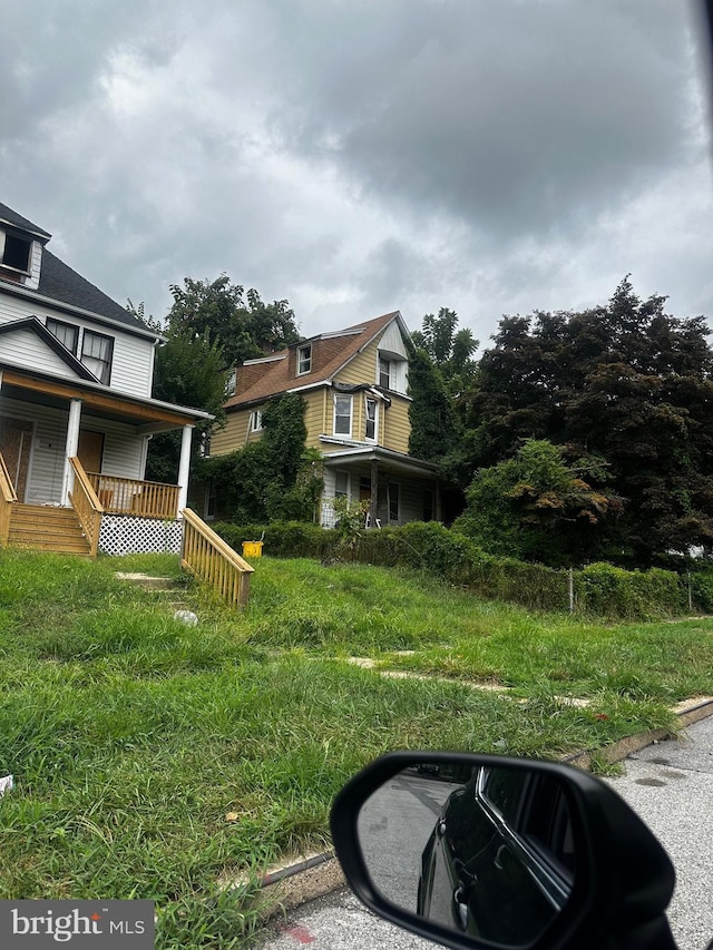 view of front of house featuring a front yard and a porch