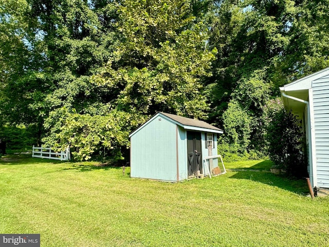 view of outdoor structure with a yard