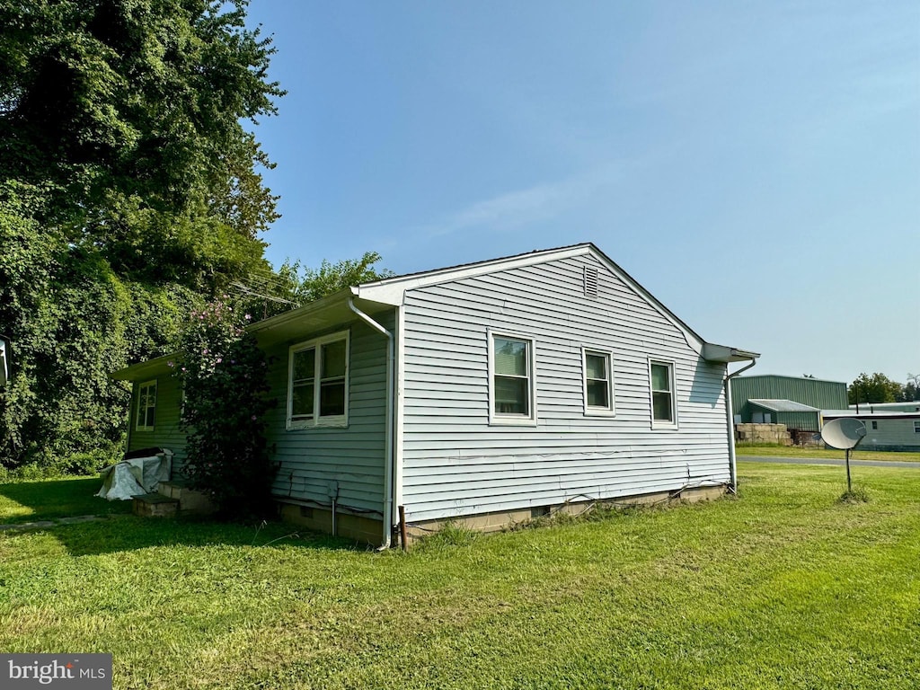 view of side of property with a lawn