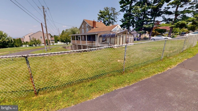 view of front facade with a front yard