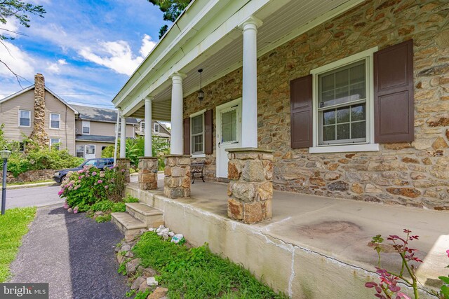 view of patio featuring covered porch