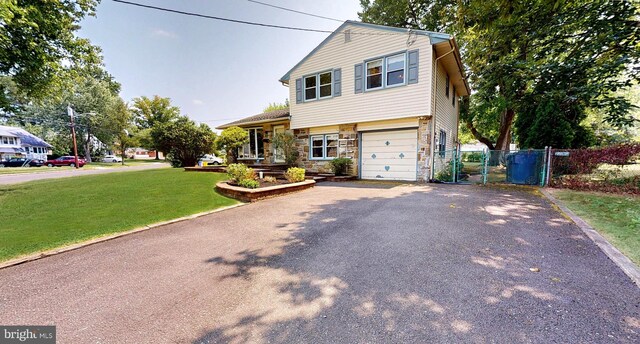 view of front of house featuring a garage and a front lawn