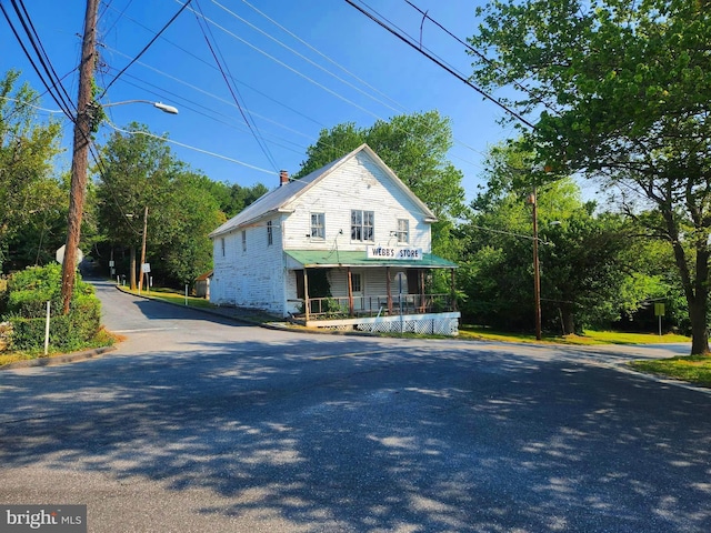 view of front facade featuring a porch