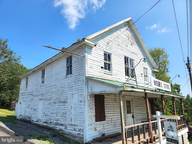 view of side of property featuring a porch