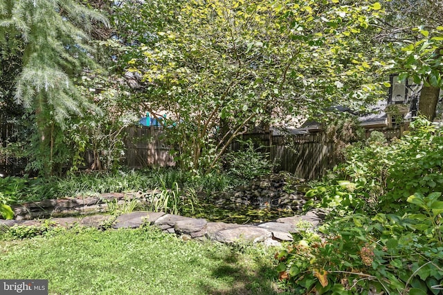 view of yard featuring fence