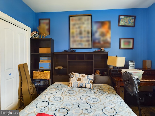 bedroom featuring a closet