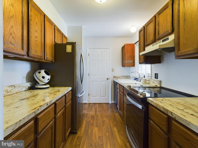 kitchen featuring electric range, dark hardwood / wood-style floors, and sink