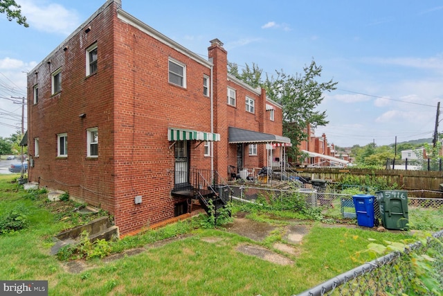 exterior space featuring a yard