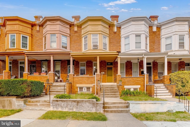 townhome / multi-family property featuring covered porch