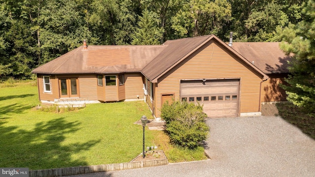 view of front facade featuring a garage and a front yard