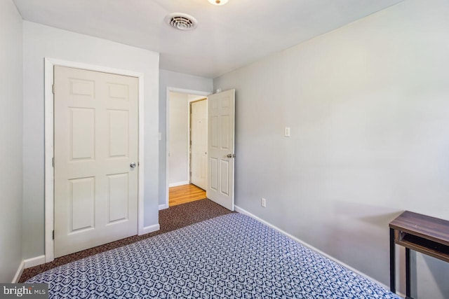 unfurnished bedroom featuring visible vents and baseboards