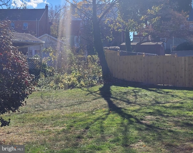 view of yard featuring fence