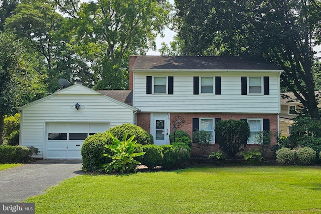 view of front facade featuring a garage and a front lawn