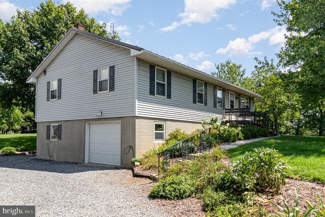 view of front of home featuring a garage and a front lawn