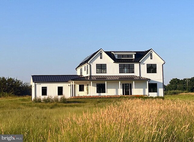 view of front of house with a front lawn