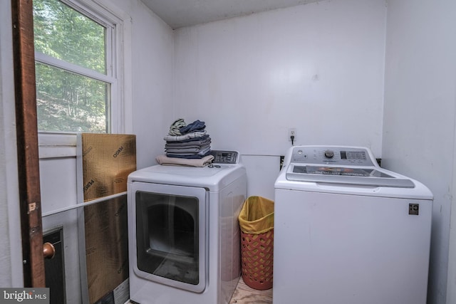 laundry room featuring washer and clothes dryer