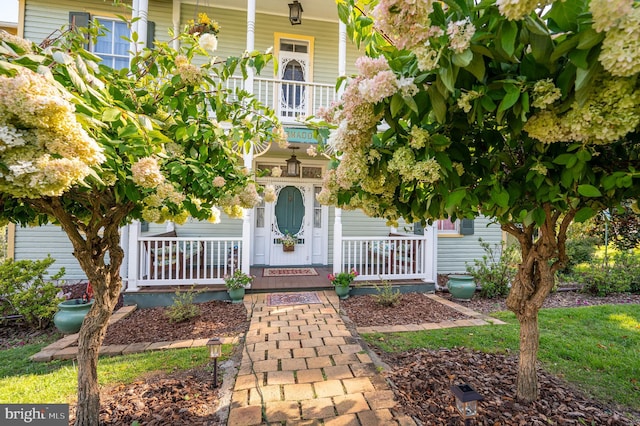 doorway to property with covered porch