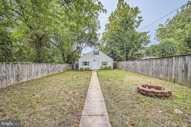 view of yard featuring a fire pit