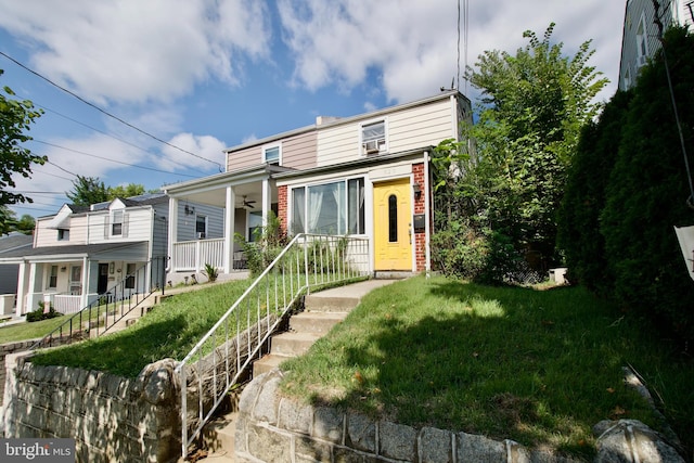 view of front facade featuring a porch and a front lawn