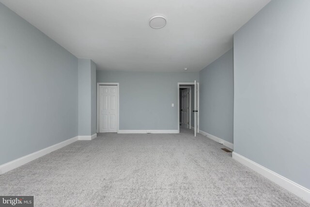 unfurnished room featuring carpet flooring