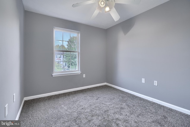 carpeted empty room featuring ceiling fan