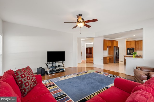 living room with ceiling fan, light wood finished floors, and recessed lighting