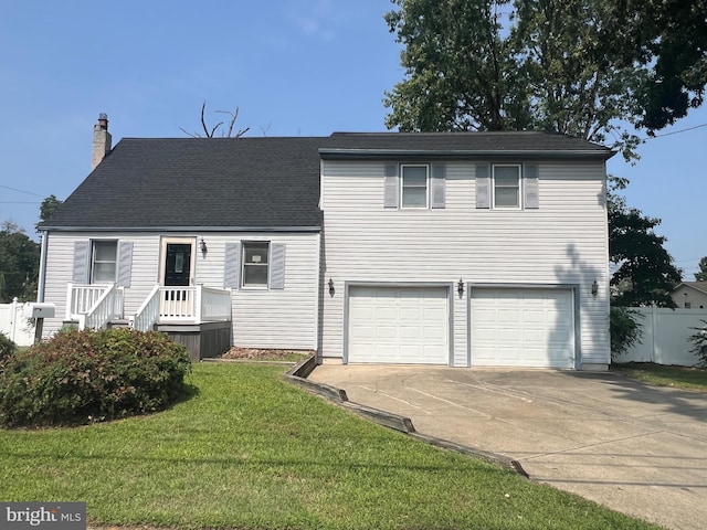 view of front of home featuring a front yard and a garage