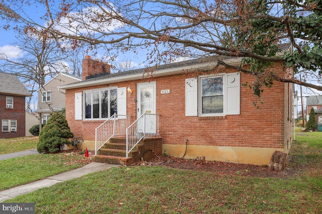 view of front of property with a front yard