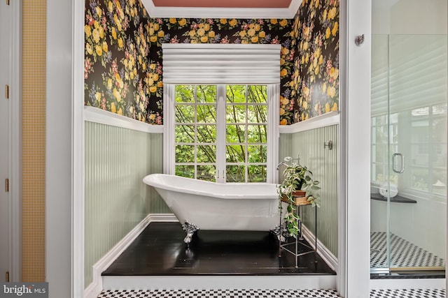 bathroom featuring crown molding and a bathing tub