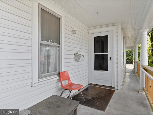 property entrance featuring covered porch