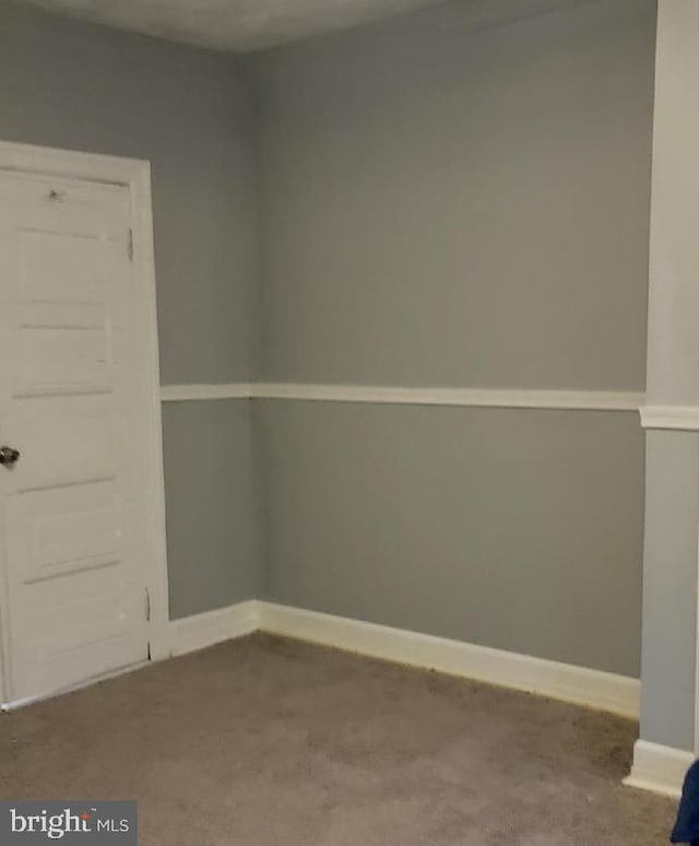 unfurnished room with carpet flooring