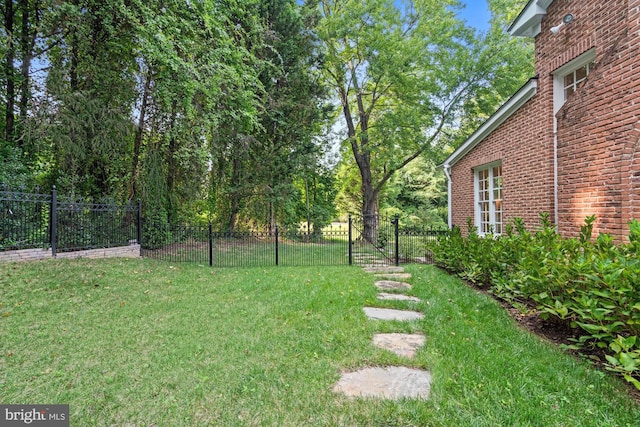 view of yard featuring fence