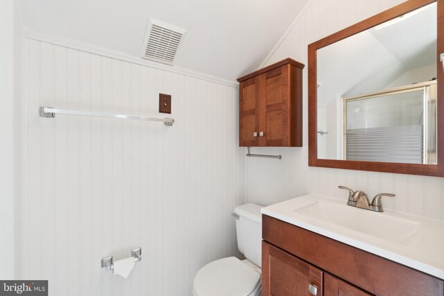 unfurnished bedroom with carpet, radiator, ceiling fan, and ornamental molding